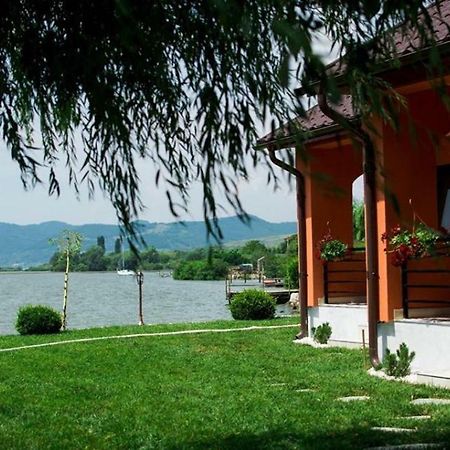 Pensiunea Sanella Liubcova Εξωτερικό φωτογραφία